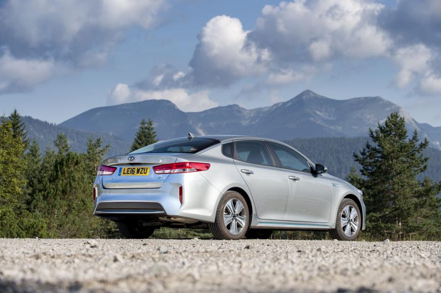  Kia Optima Plug-In Hybrid 2016 года  (UK) (фото 25 из 35)